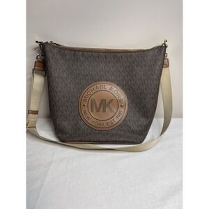 MICHAEL KORS FULTON SPORT LARGE ZIP BUCKET MESSENGER BAG COLOR BROWN